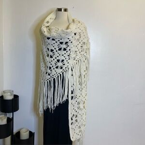 Vintage Handmade Style Knit Shawl Boho Western Fringe Triangle Wrap Cream
